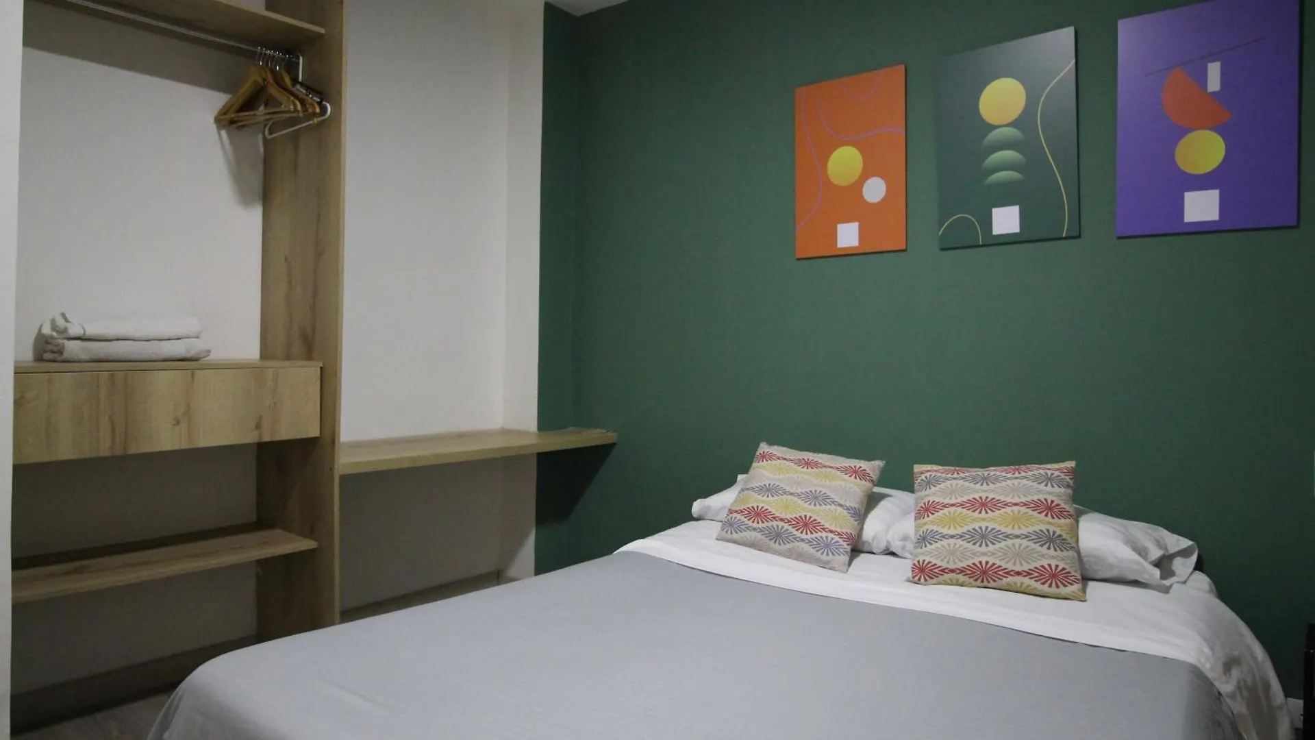Economica Suite En Sector Manila El Poblado M102 By Roots Rentals Medellin 0*,