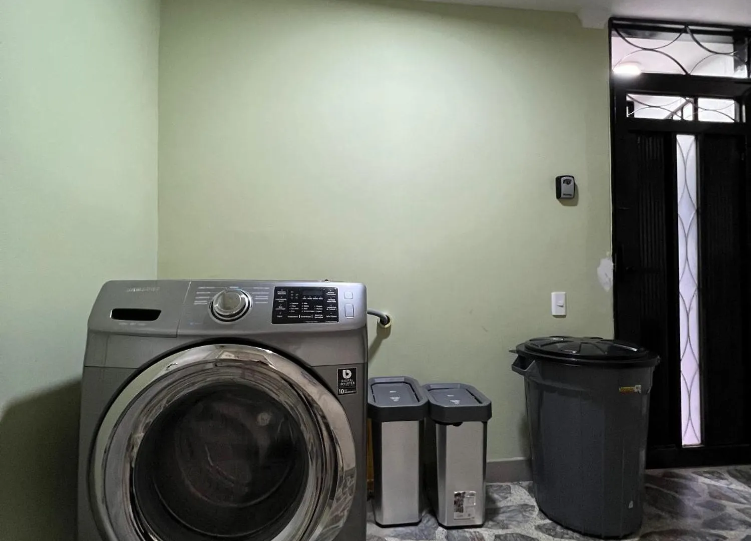 Economica Suite En Sector Manila El Poblado M102 By Roots Rentals Medellin