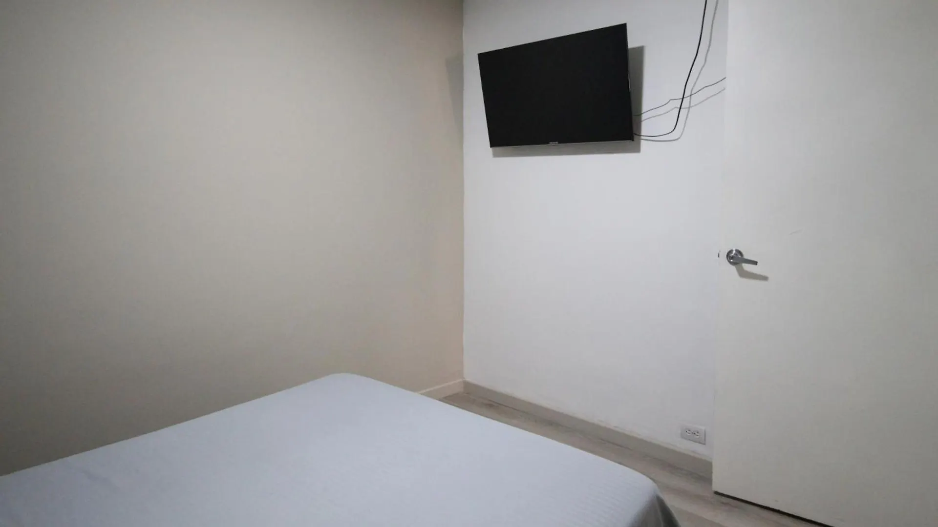 Apartment Economica Suite En Sector Manila El Poblado M102 By Roots Rentals Medellin Colombia