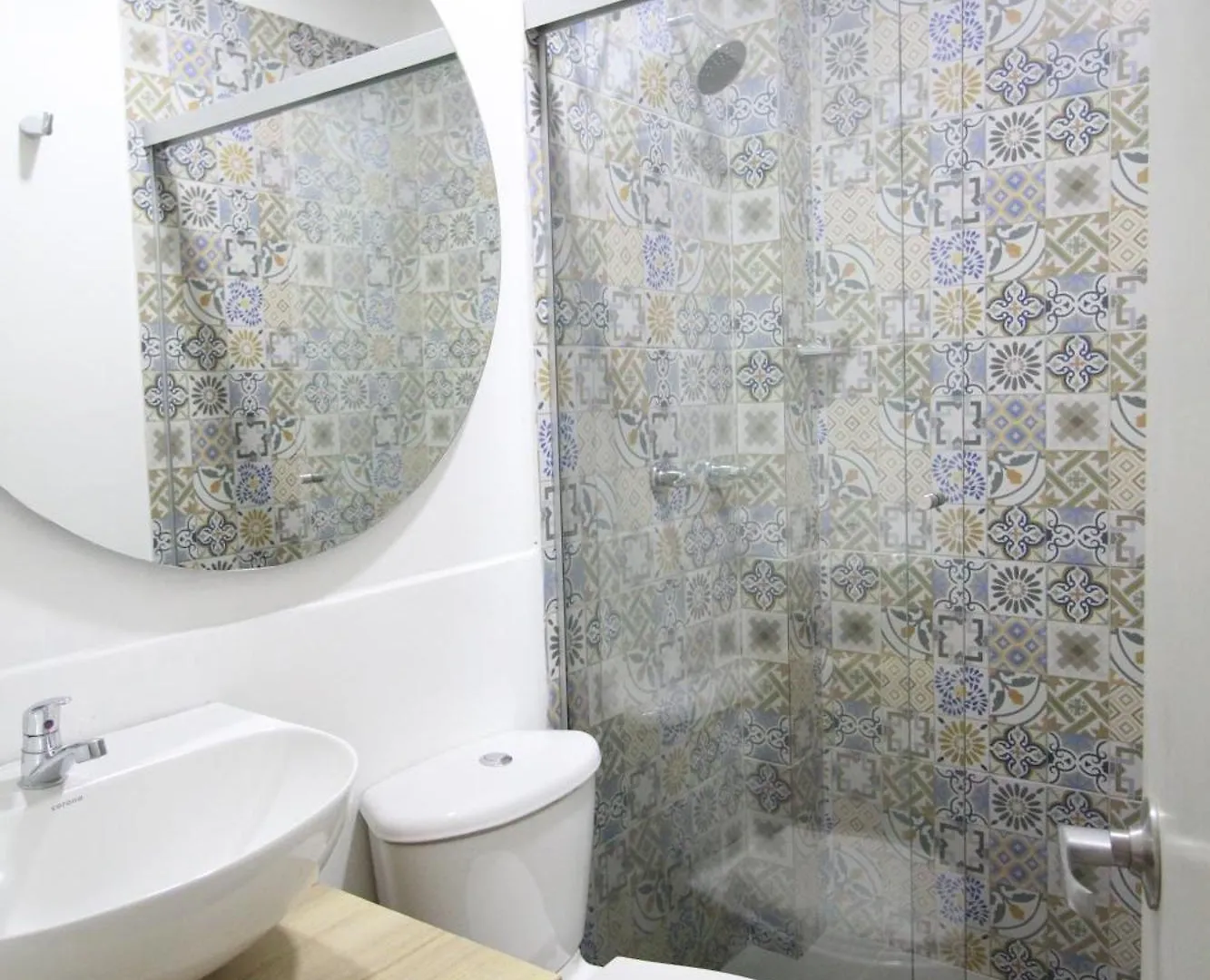 Economica Suite En Sector Manila El Poblado M102 By Roots Rentals Medellin 0*,
