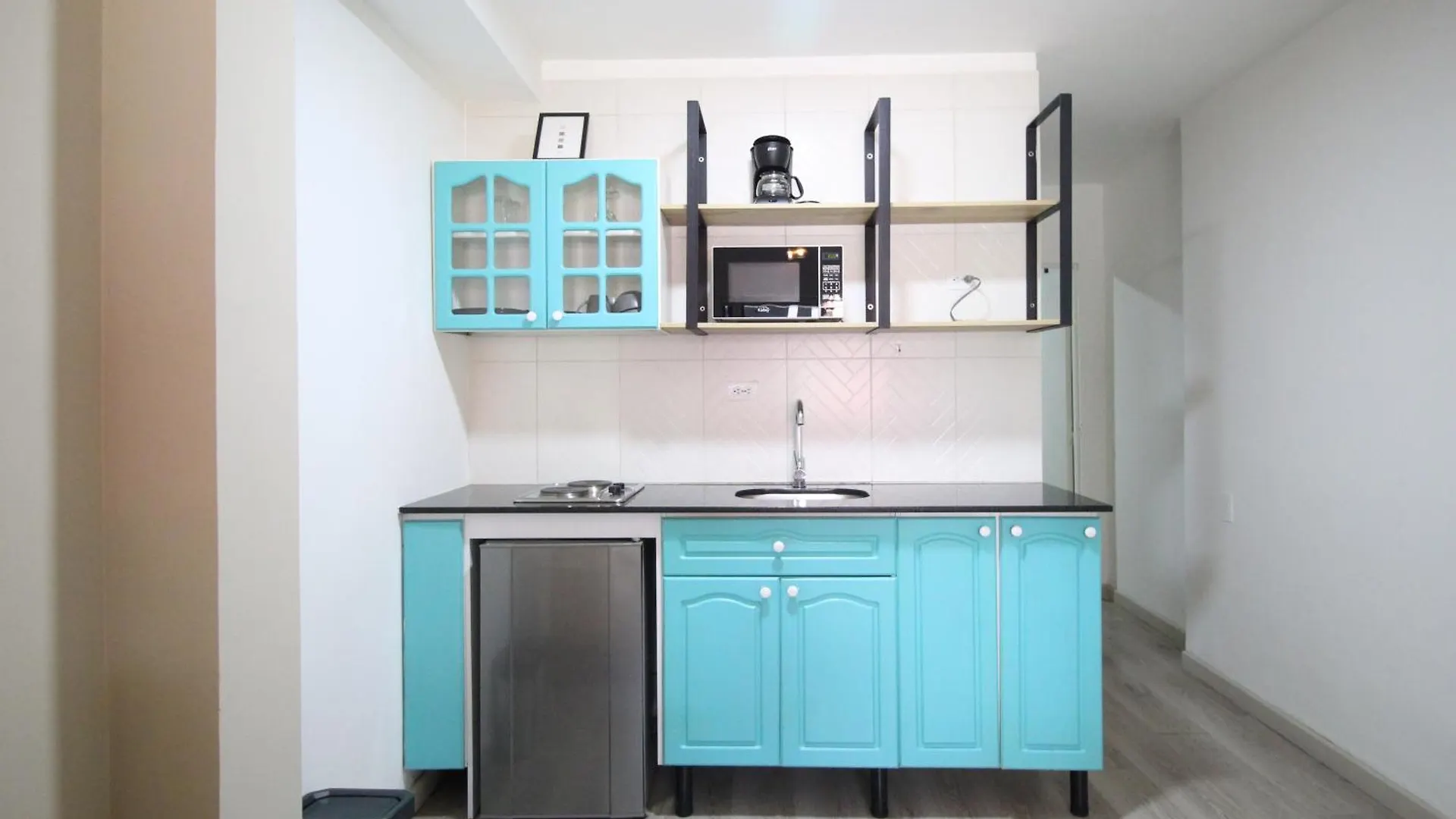 Economica Suite En Sector Manila El Poblado M102 By Roots Rentals Medellin Apartment