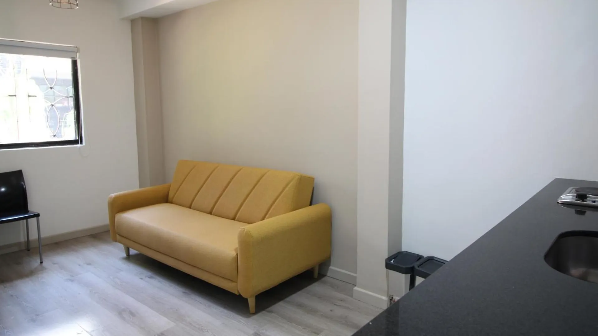 Economica Suite En Sector Manila El Poblado M102 By Roots Rentals Medellin Colombia