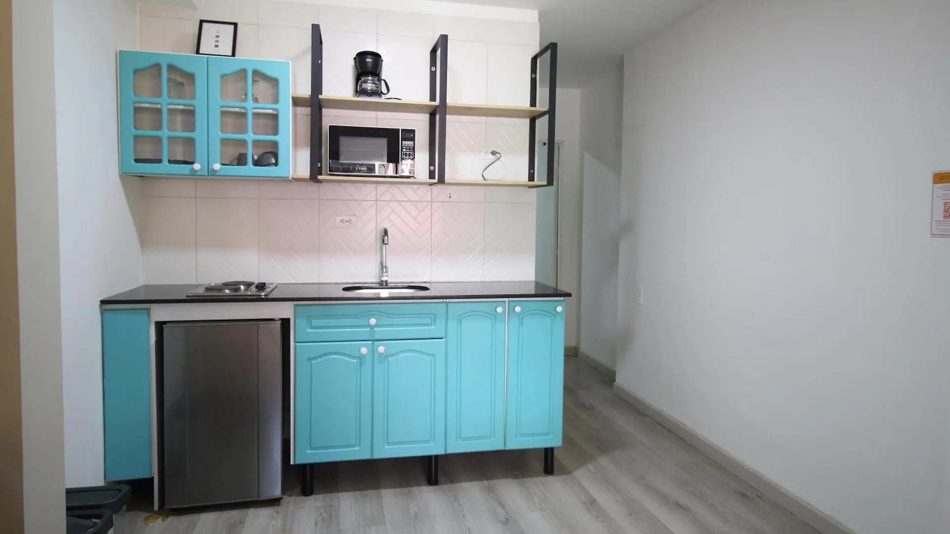 Economica Suite En Sector Manila El Poblado M102 By Roots Rentals Medellin Colombia