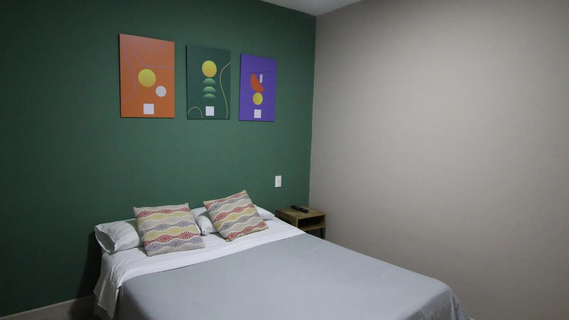 Economica Suite En Sector Manila El Poblado M102 By Roots Rentals Medellin